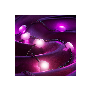 Twinkly Candies 200 diod LED RGB w kształcie serca, zielony przewód, USB-C|Twinkly
