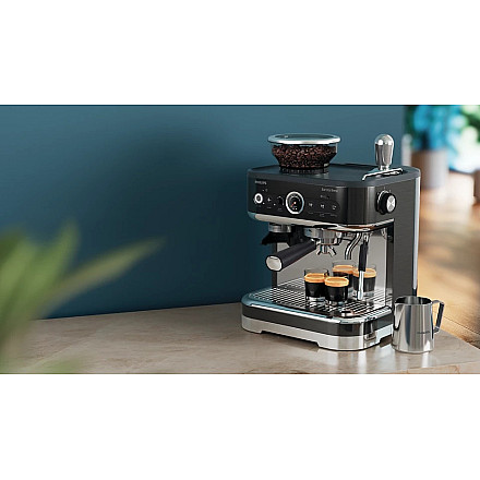 Philips | Espresso Machine | PSA3218/10 Barista Brew | Pump pressure 15 bar | Built-in milk frother | Semi-automatic | 1350 W | Black - 6