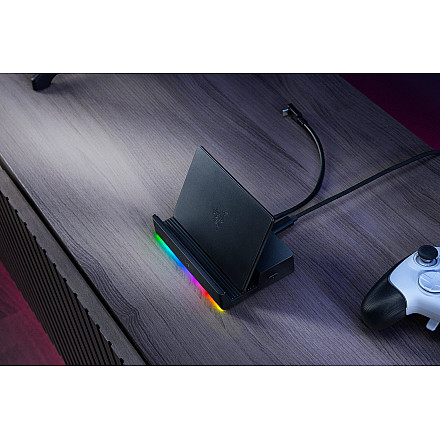 Razer | Handheld Dock Chroma - USB Type C 6-in-1 Docking Station - 6