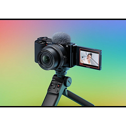 Фотоапарат Sony ZV-E10 для влогів з матрицею 24.2 МП, чутливістю ISO до 32000 та Wi-Fi, беззеркальна конструкція з екраном 2.95 дюйма - 6