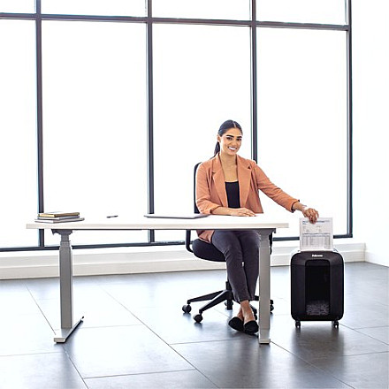 Fellowes Powershred | LX85 | Cross-cut | Niszczarka | P-4 | T-4 | Karty kredytowe | Zszywki | Spinacze | Papier | 19 litrów | Czarny - 8