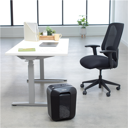 Fellowes Powershred LX45 | Niszczarka Krzyżowa | Poziom P-4 | Tnąca karty kredytowe, zszywki, spinacze, papier | Pojemność 17 litrów | Czarna - 5