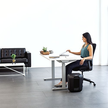 Fellowes Powershred LX45 | Niszczarka Krzyżowa | Poziom P-4 | Tnąca karty kredytowe, zszywki, spinacze, papier | Pojemność 17 litrów | Czarna - 9
