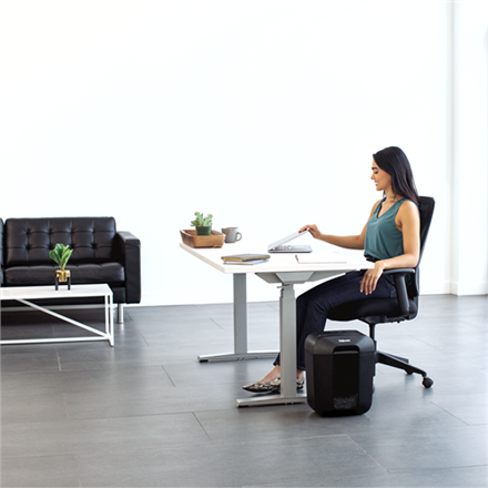 Fellowes Powershred LX45 | Niszczarka Krzyżowa | Poziom P-4 | Tnąca karty kredytowe, zszywki, spinacze, papier | Pojemność 17 litrów | Czarna - 4